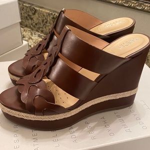 Italian-patented Geox technology, wedge sandal.